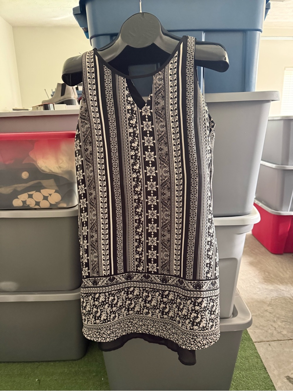 Black & White Sleeveless Patterned Shift Dress p73